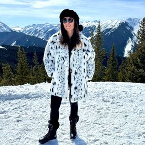 Sportowne Fur Coat Vintage White & Black Leopard Print